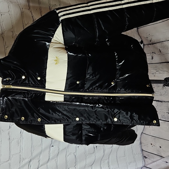 Adidas Ski Chic Cropped Puffer Jacket Black/Cream Size Medium - Picture 4 of 10